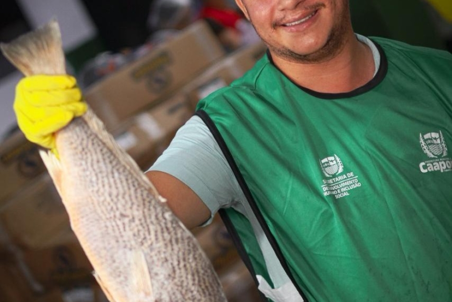 Caaporã distribui 22 toneladas de peixe na Semana Santa