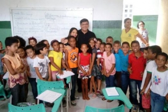 Prefeito de Caaporã visita escola Rita Araújo e ouve sugestões de professores, alunos e pais